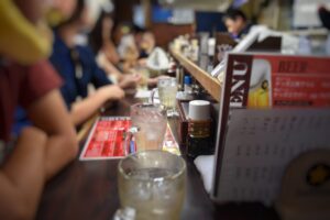 長門の焼き鳥とまりぎさんの店内