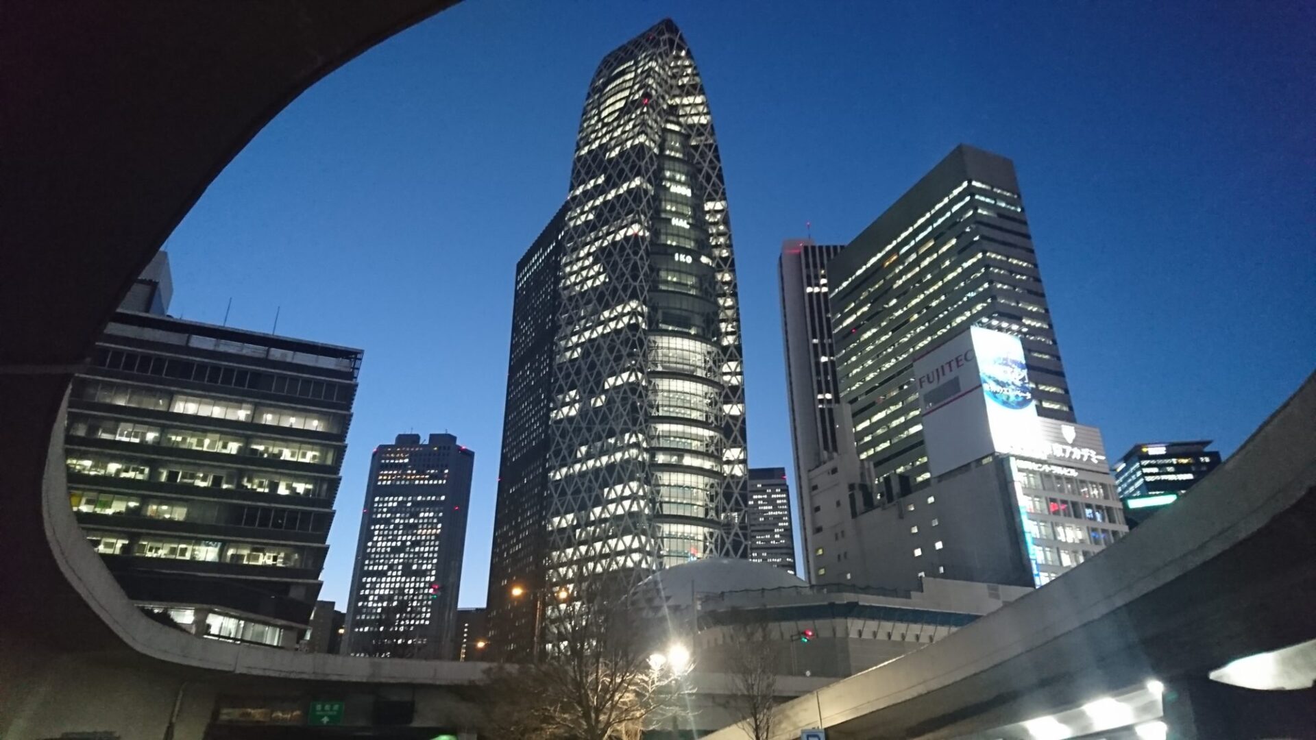 新宿のシンボルのタワー