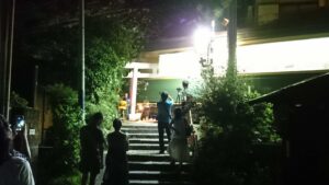 鎌倉の御霊神社の不思議な電車の写真