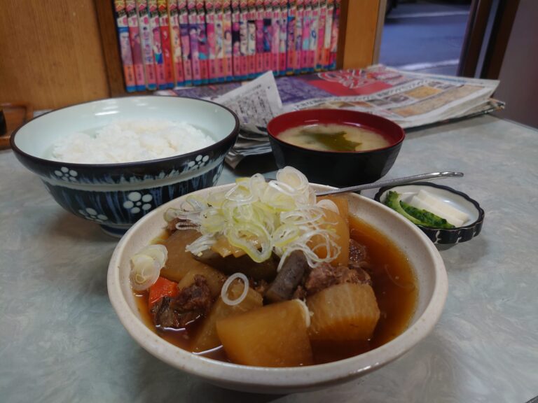 淀橋市場の伊勢屋食堂