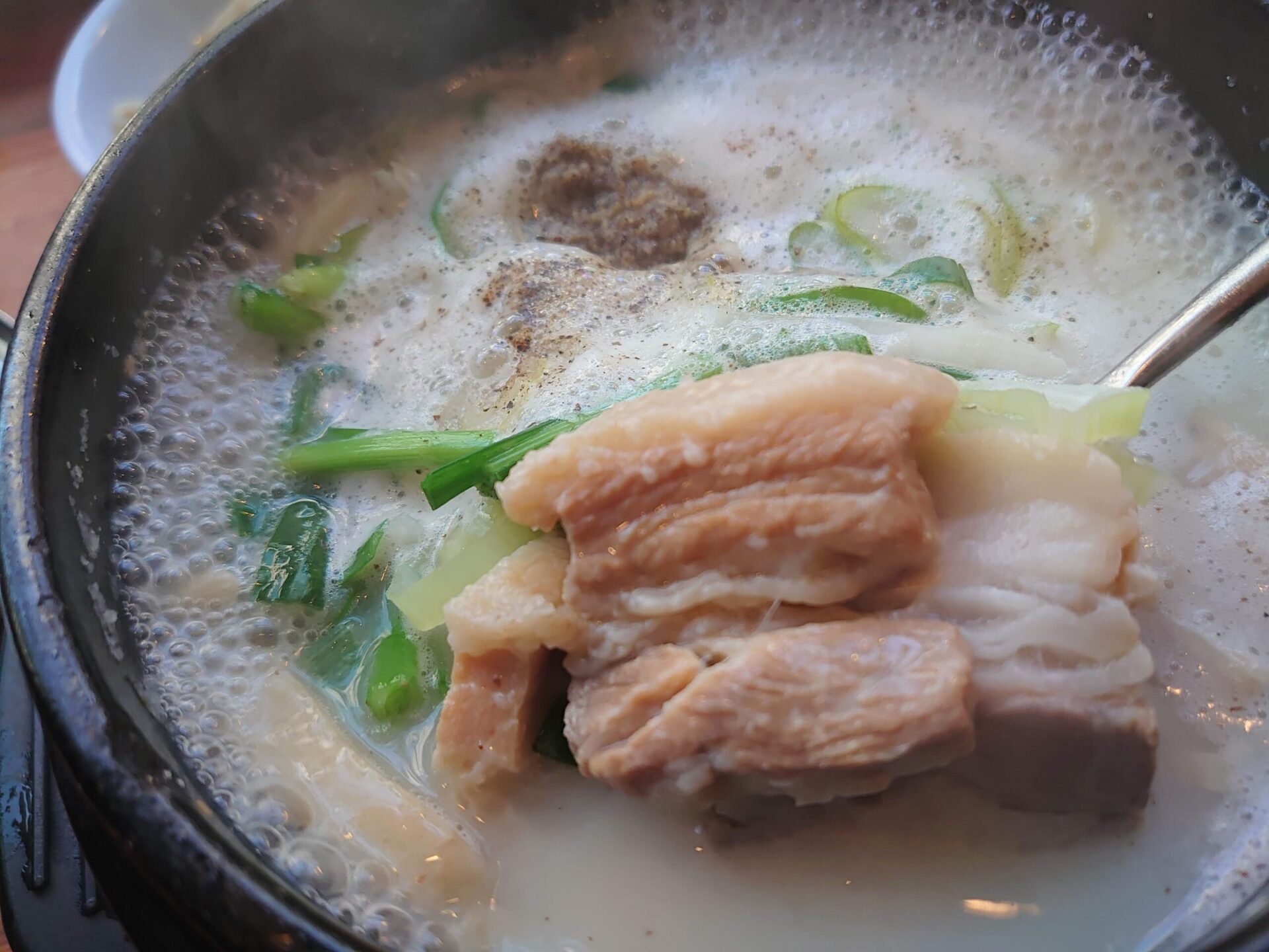 ヤンピョンヘジャンのテジクッパ