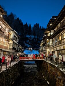 銀山温泉の温泉街の街並み