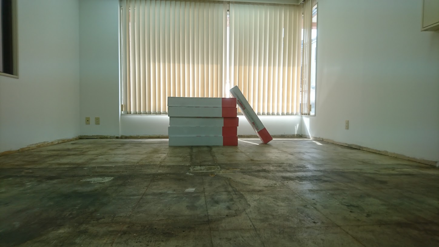 まこと法律事務所のむきだしの床