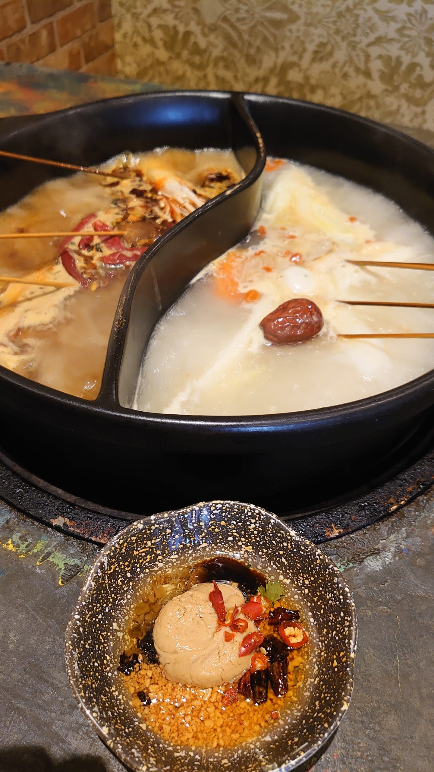 新大久保駅近くの串巷子の火鍋を食す