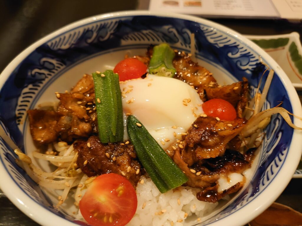 指宿のご当地グルメの温たまらん丼