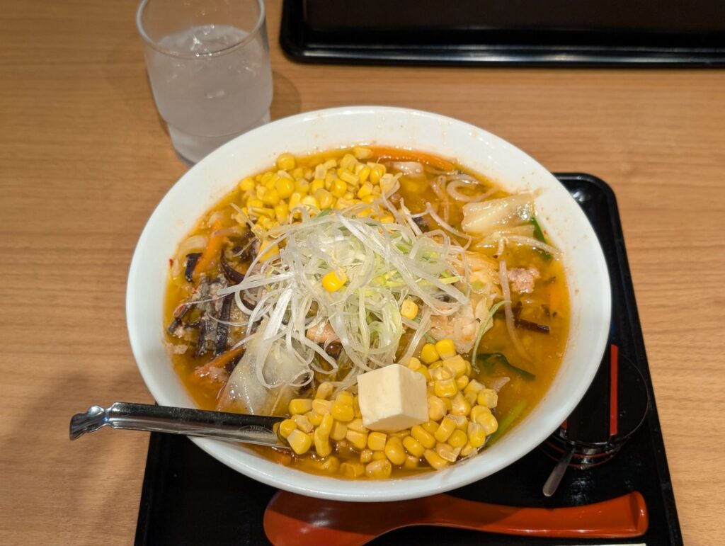 新千歳空港の味噌コーンバターラーメンが美味しく、北海道らしさを感じられました