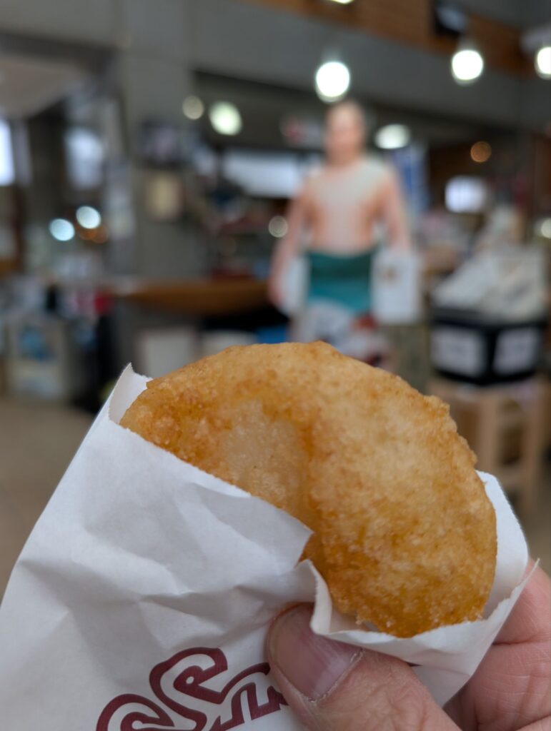 岩内町の道の駅で買った芋餅が食べ応えあって美味しかった