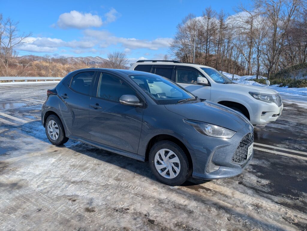 新千歳空港で借りた、スタッドレスタイヤで４WDのレンタカーで移動しました